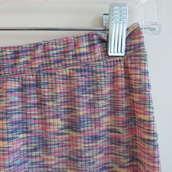 LISA SAYS GAH Josie Pant Ribbed Split Lettuce Hem Spacedye in Berry - Size M - Picture 4 of 13